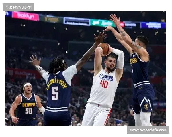 市场动态：祖巴茨或缺席引发快船内线调整讨论，科林斯表现获认可